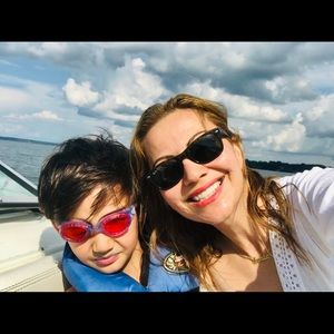 Meet your Posher, Deniz